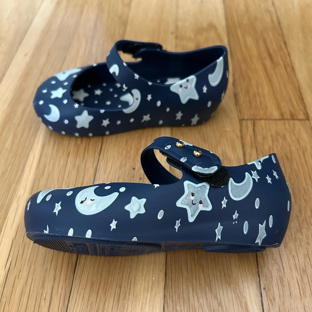 Mini Melissa size 8. Barely used